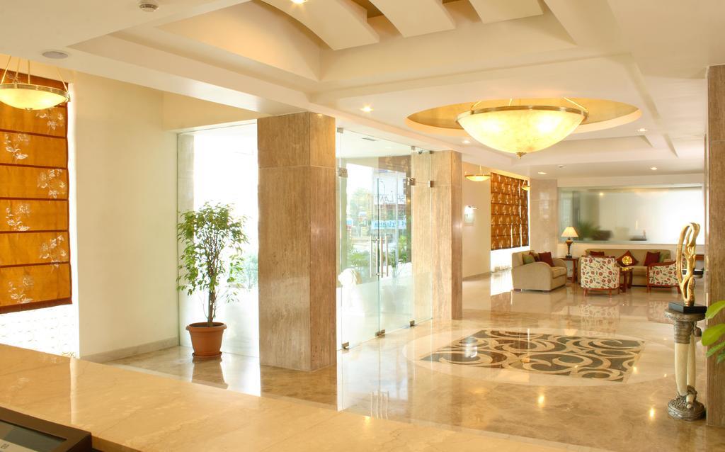 Hotel Hampshire Plaza à Haïdarabad Extérieur photo