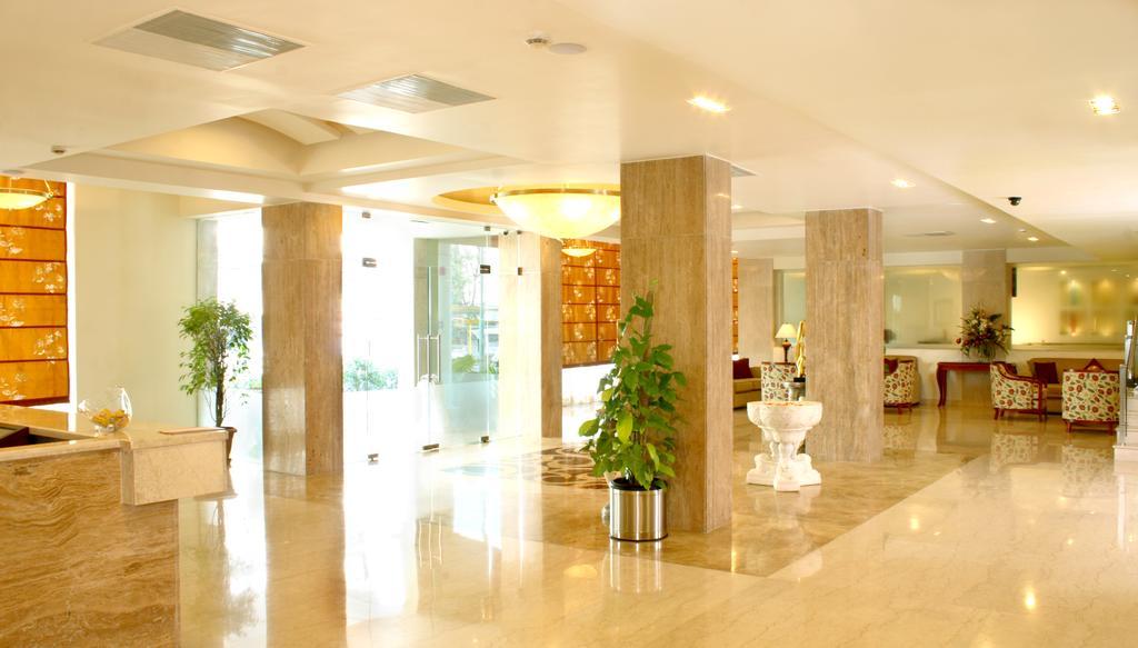 Hotel Hampshire Plaza à Haïdarabad Extérieur photo