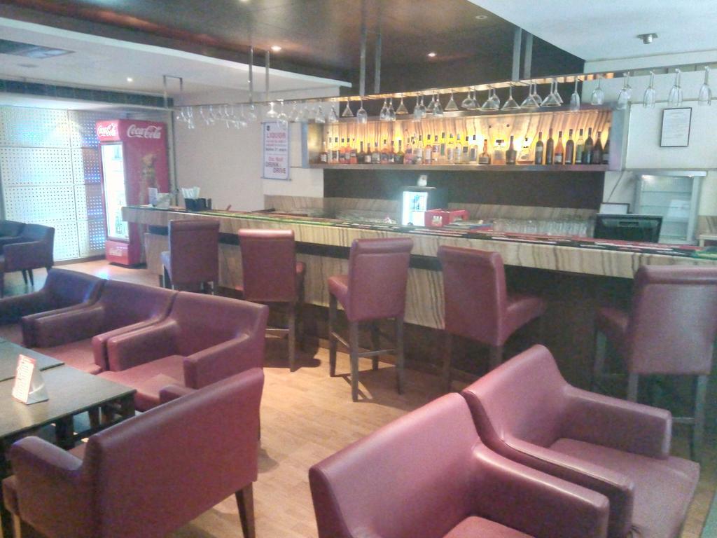 Hotel Hampshire Plaza à Haïdarabad Extérieur photo