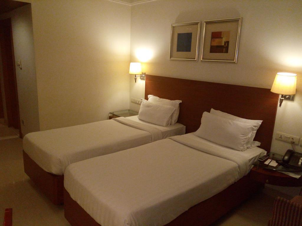 Hotel Hampshire Plaza à Haïdarabad Extérieur photo