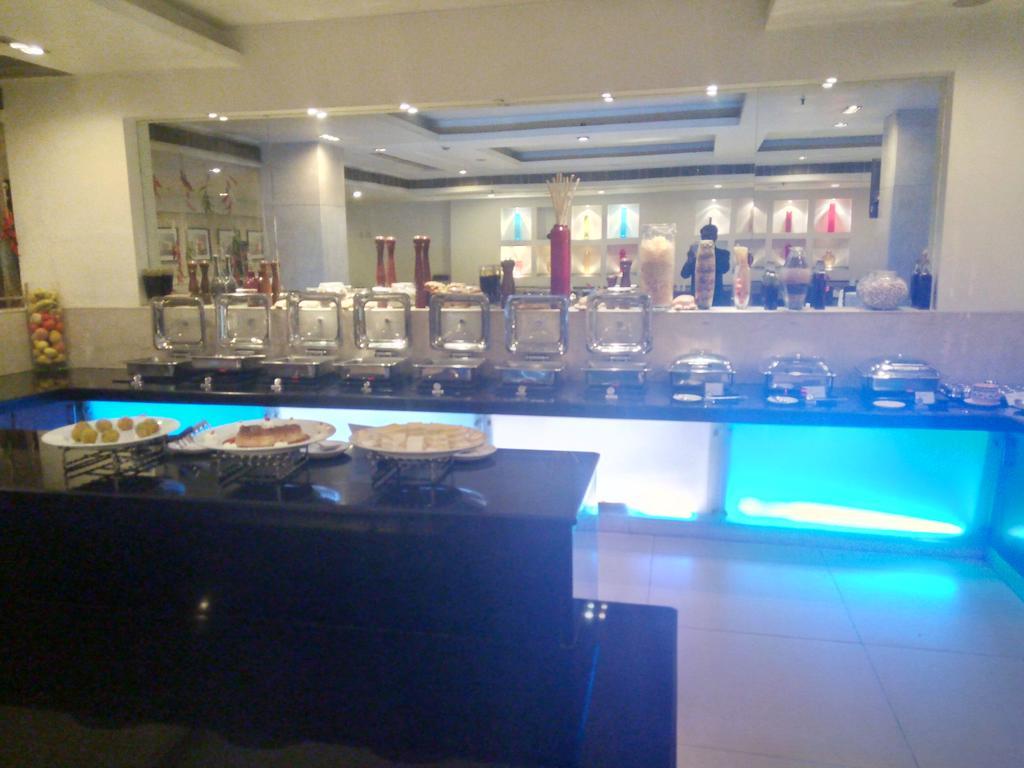 Hotel Hampshire Plaza à Haïdarabad Extérieur photo
