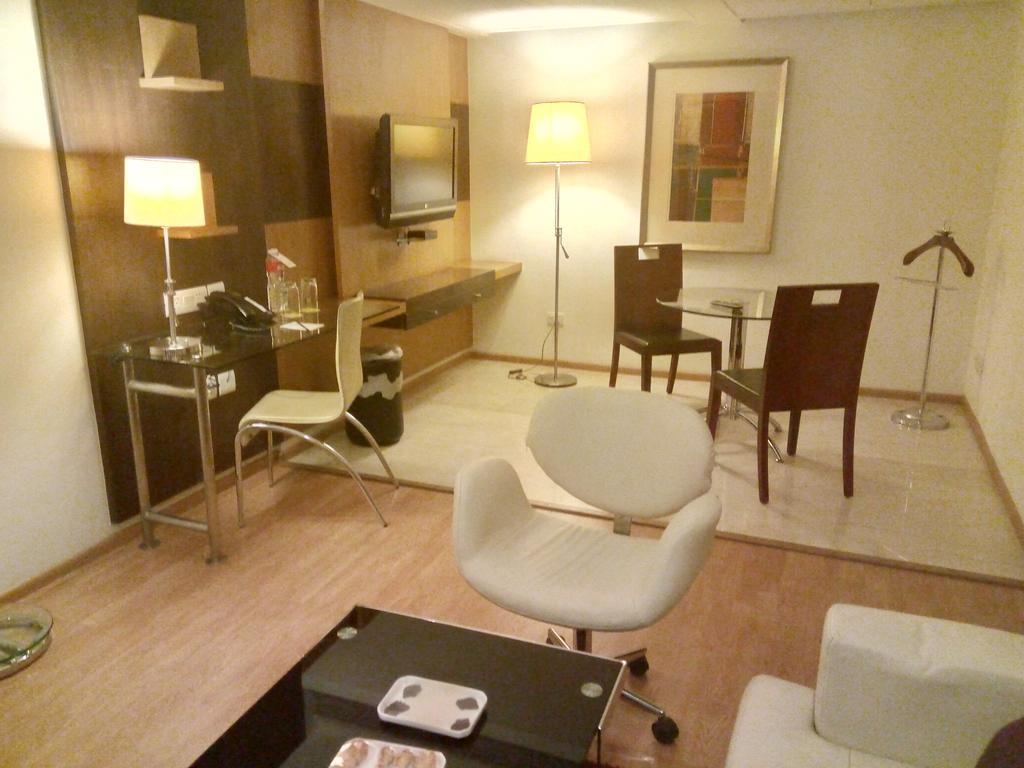 Hotel Hampshire Plaza à Haïdarabad Extérieur photo