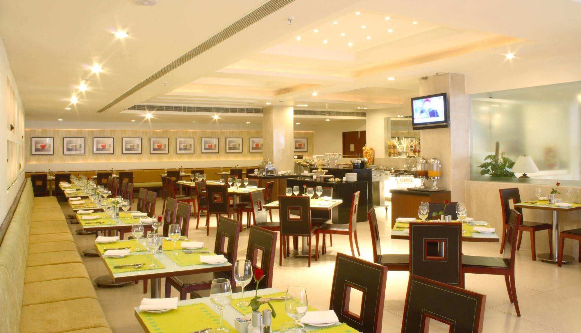Hotel Hampshire Plaza à Haïdarabad Extérieur photo