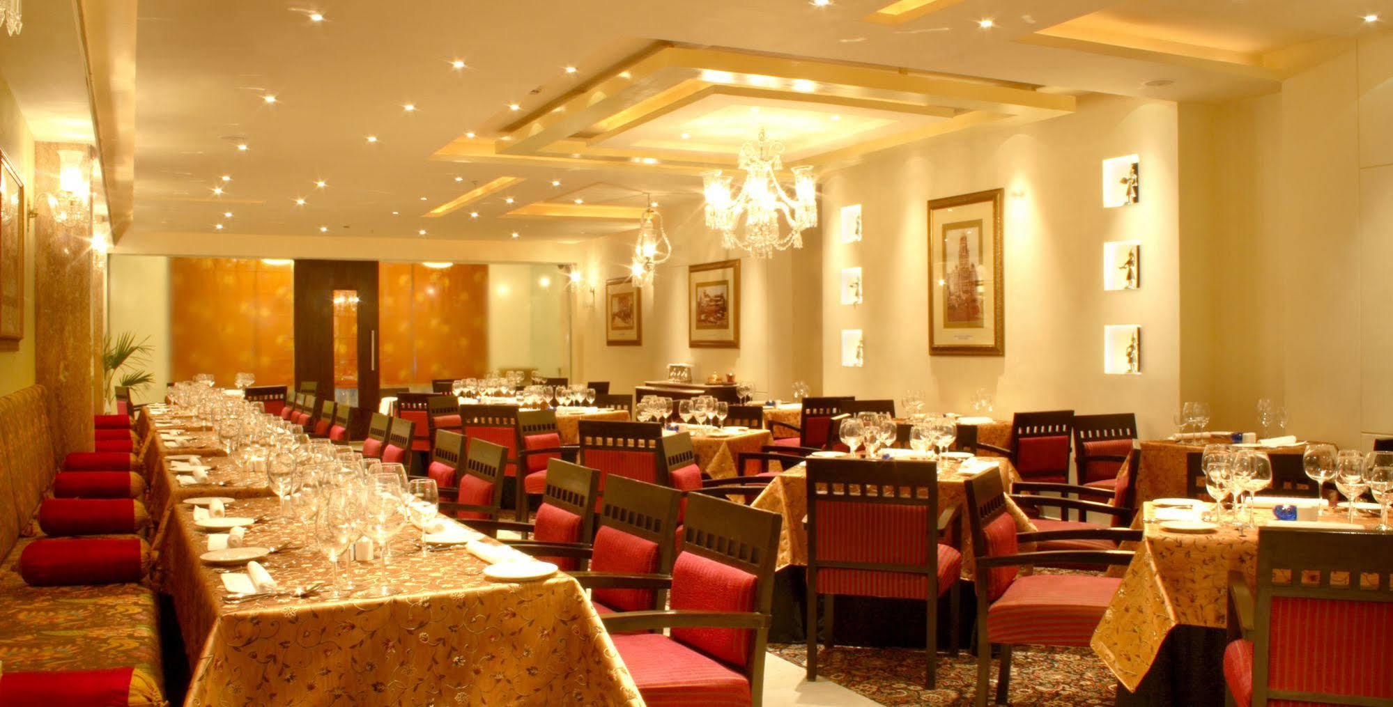 Hotel Hampshire Plaza à Haïdarabad Extérieur photo