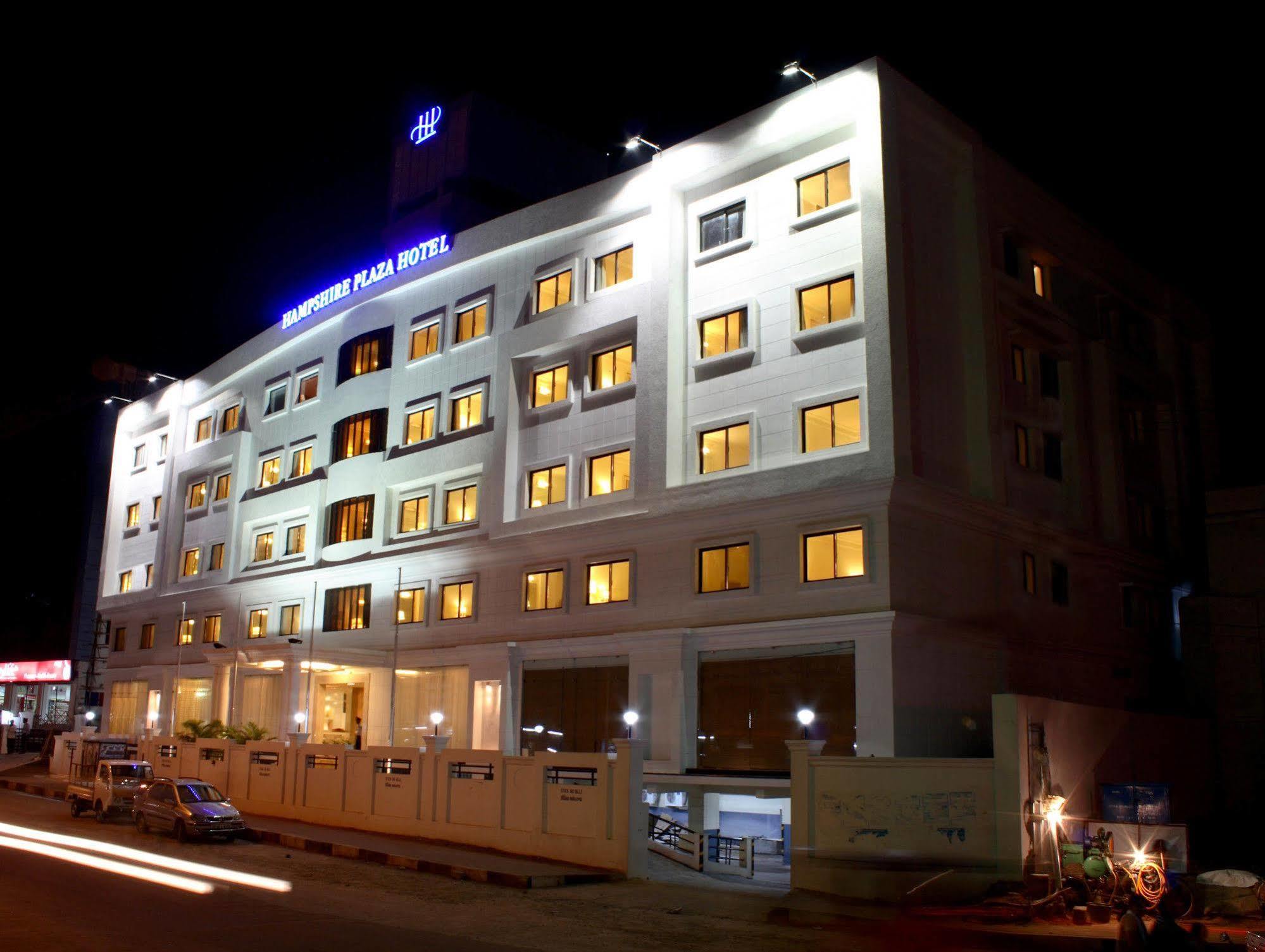 Hotel Hampshire Plaza à Haïdarabad Extérieur photo