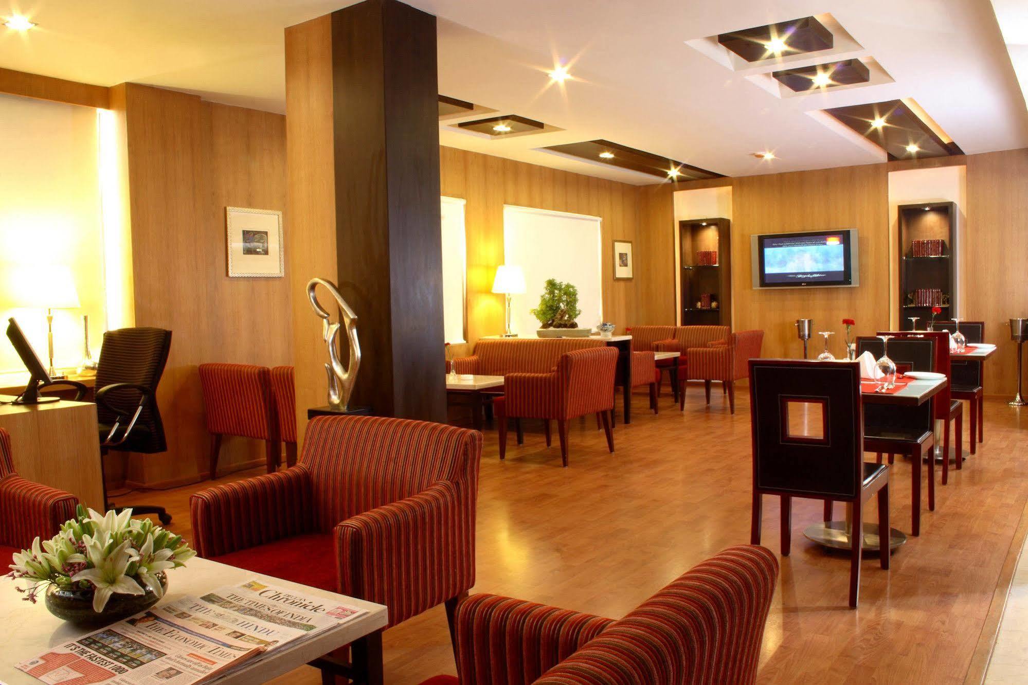 Hotel Hampshire Plaza à Haïdarabad Extérieur photo