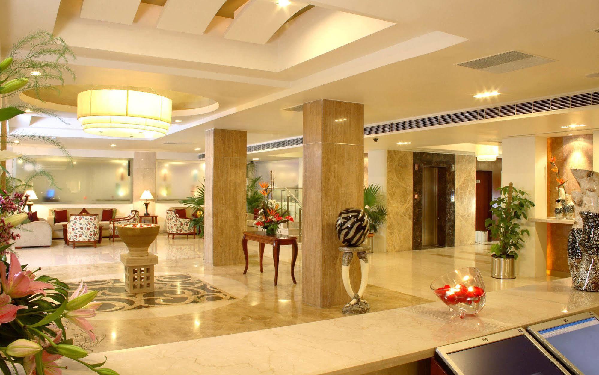 Hotel Hampshire Plaza à Haïdarabad Extérieur photo