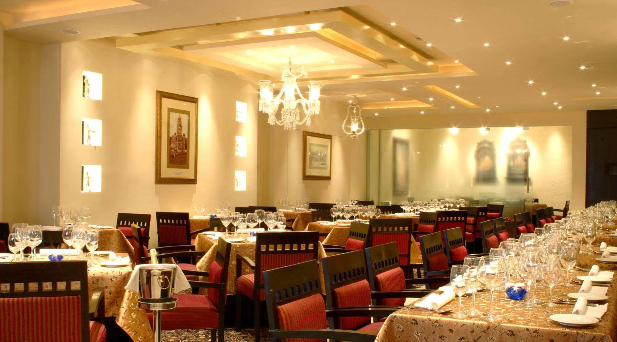 Hotel Hampshire Plaza à Haïdarabad Extérieur photo